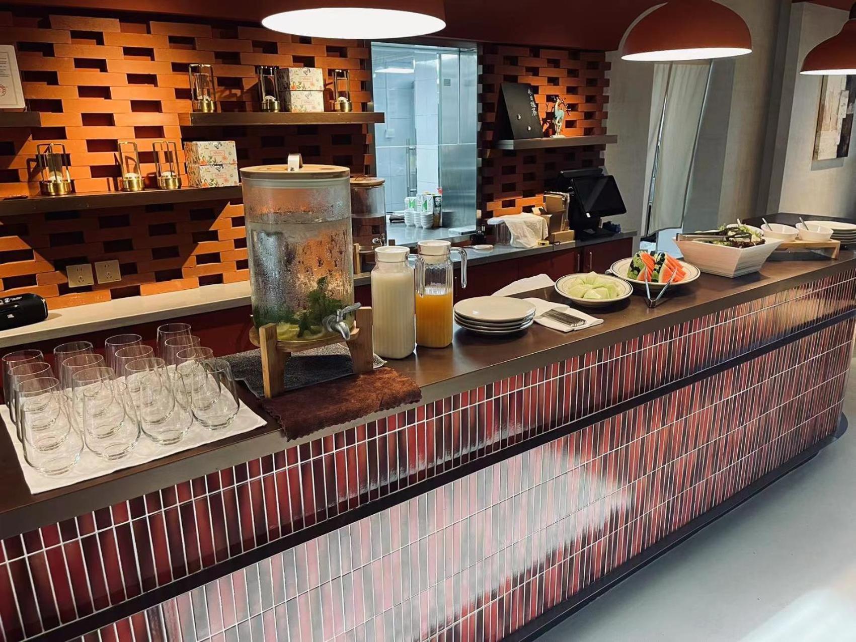 Mia - Shaanxi South Road Hotel 4*